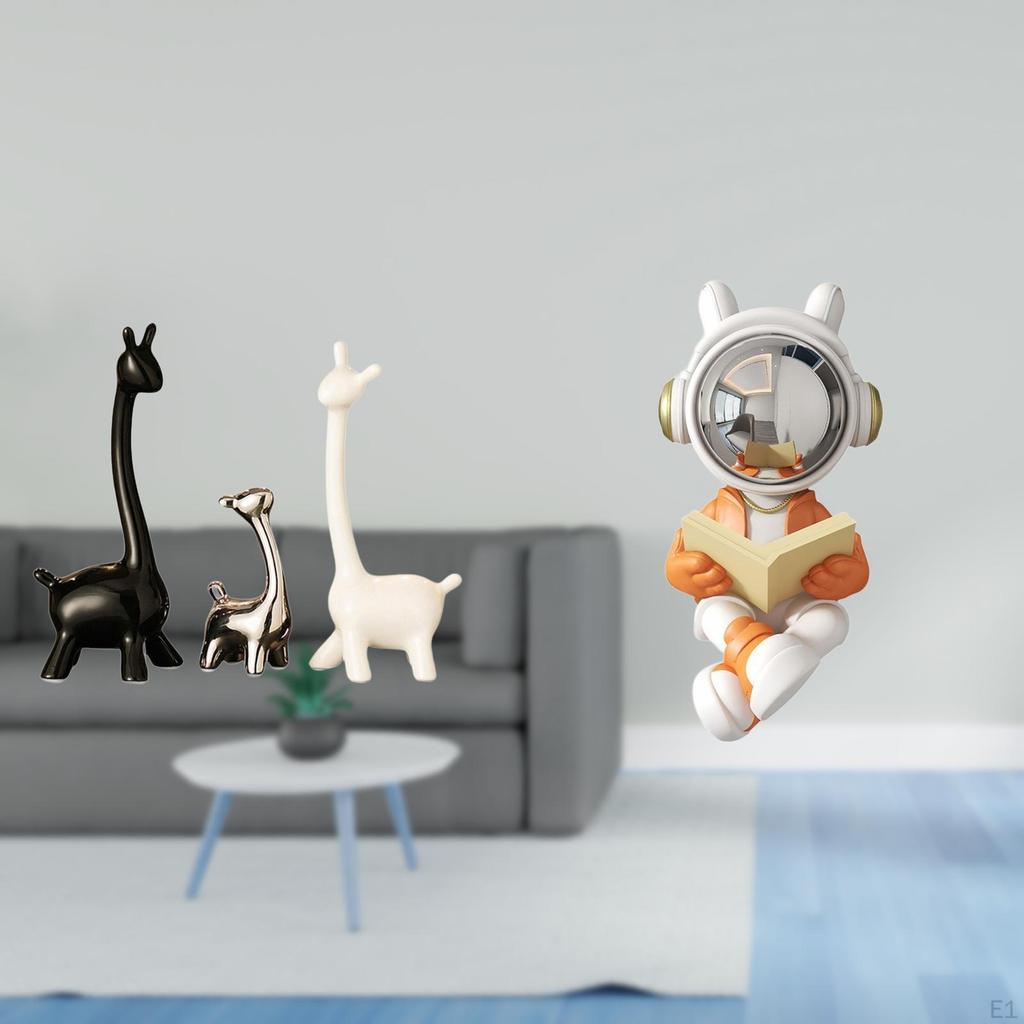 Modern Creative Giraffe Astronaut Figurine Ceramic Statue for Desk Office Bookshelf Bedroom