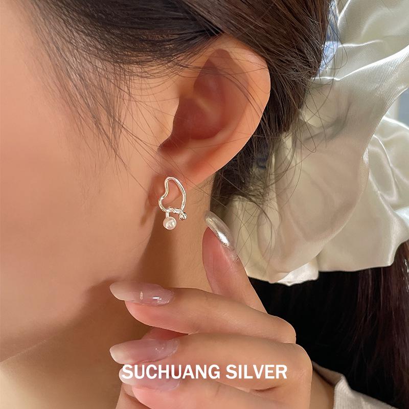 Su Chuang S925 Sterling Silver Irregular Heart Pearl Stud Earrings - Elegant High-End Ear Ornaments for Women
