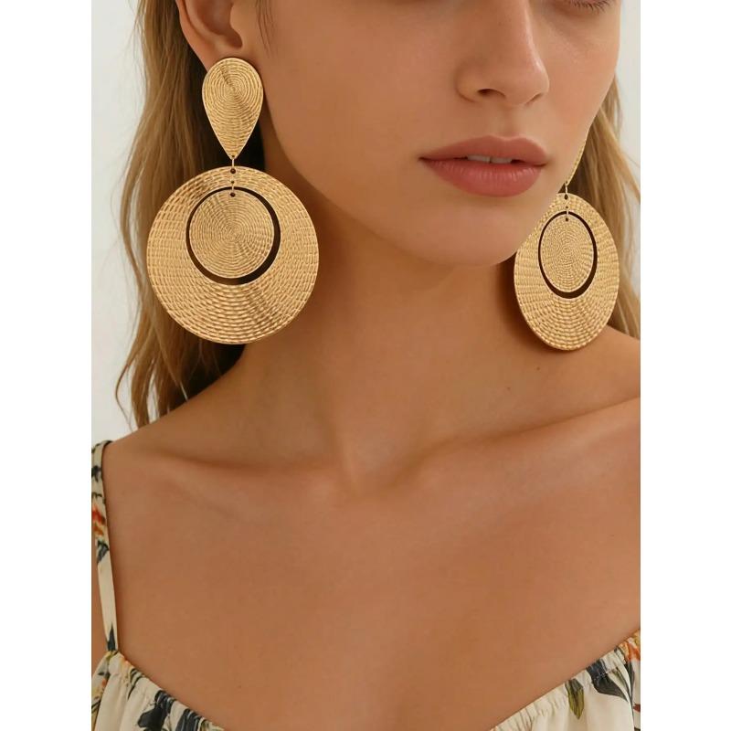 Pair of Oversized Geometric Spiral Texture Retro Metal Hoop Earrings for Ladies Party Attention-Grabbing Jewelry Accessory