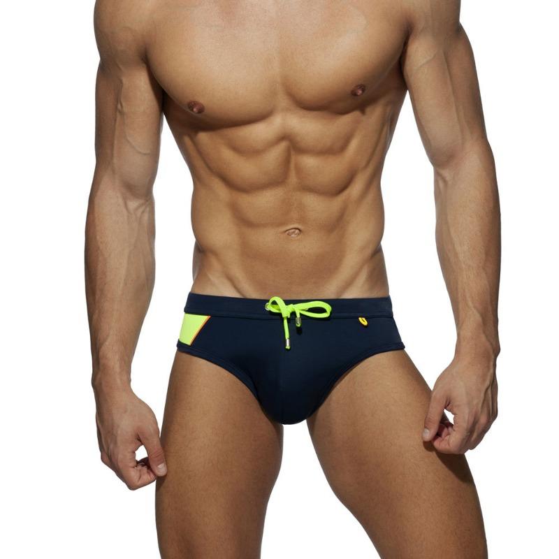 

UXH men s color matching simple sexy fashion triangle swimming trunks solid color nylon close-fitting triangle bikini XXL темно-синього кольору