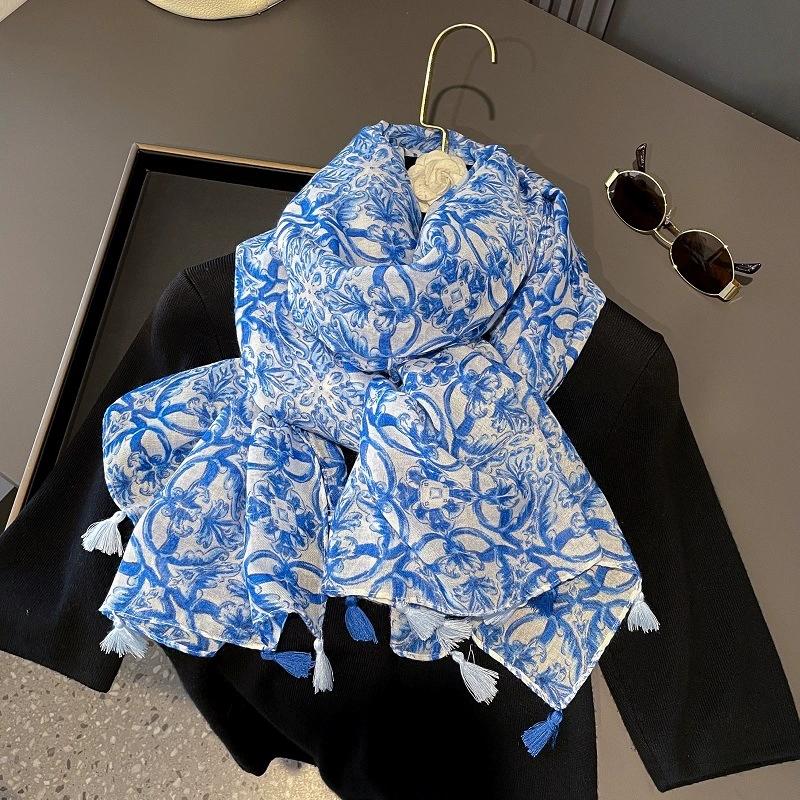 31 Designs Autumn Vintage Floral Tassel Viscose Shawl Scarf Lady High Quality Wrap Pashmina Stole Bufandas Muslim Hijab 180*90Cm