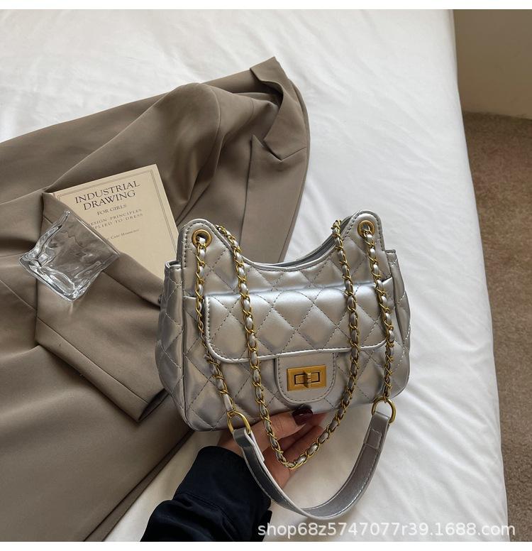 

This year s popular small bag women s 2025 spring new diamond lattice embroidery fashion chain bag foreign style one-shoulder crossbody bag срібний