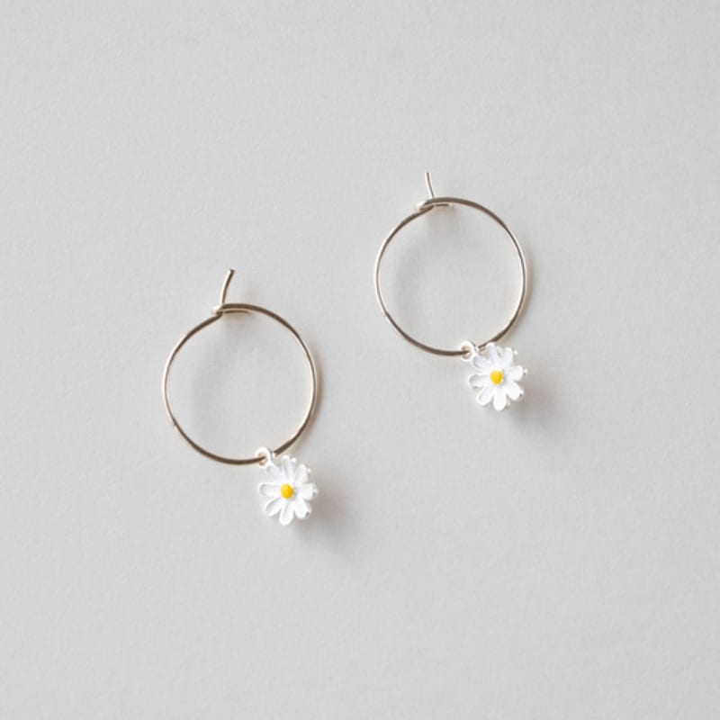 MERRYMOTIVE [Silver] Daisy flower hoop earring