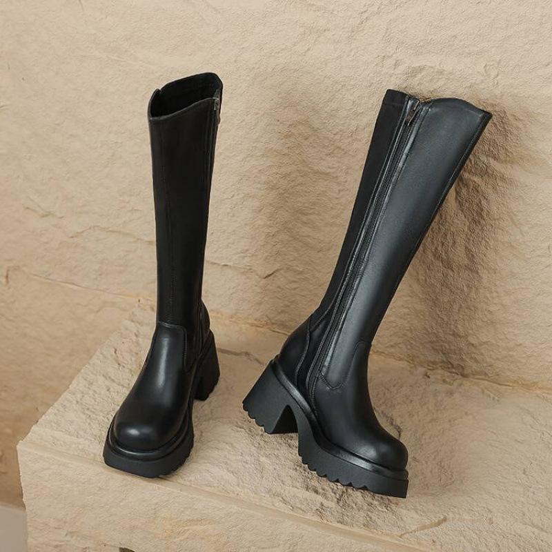 

Осенне-зимние женские ботинки Мартин однотонные с круглым носком на толстой подошве нескользящие на боковой молнии кожаные ботинки корейская версия новые удобные h 33 чёрный