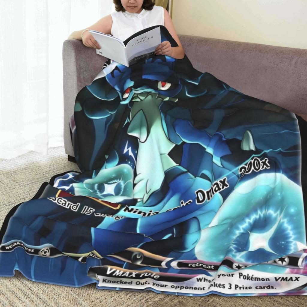 Coperta in flanella con motivo Pokémon Anime Card Lucario, copriletto per divano letto, ideale per l'arredamento di casa, tendenza street.