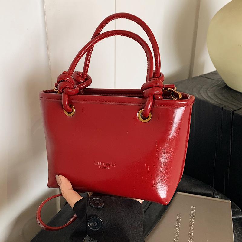 This year's popular bags are women's autumn and winter versatile 2025 new trendy fashion messenger handbag bucket bag