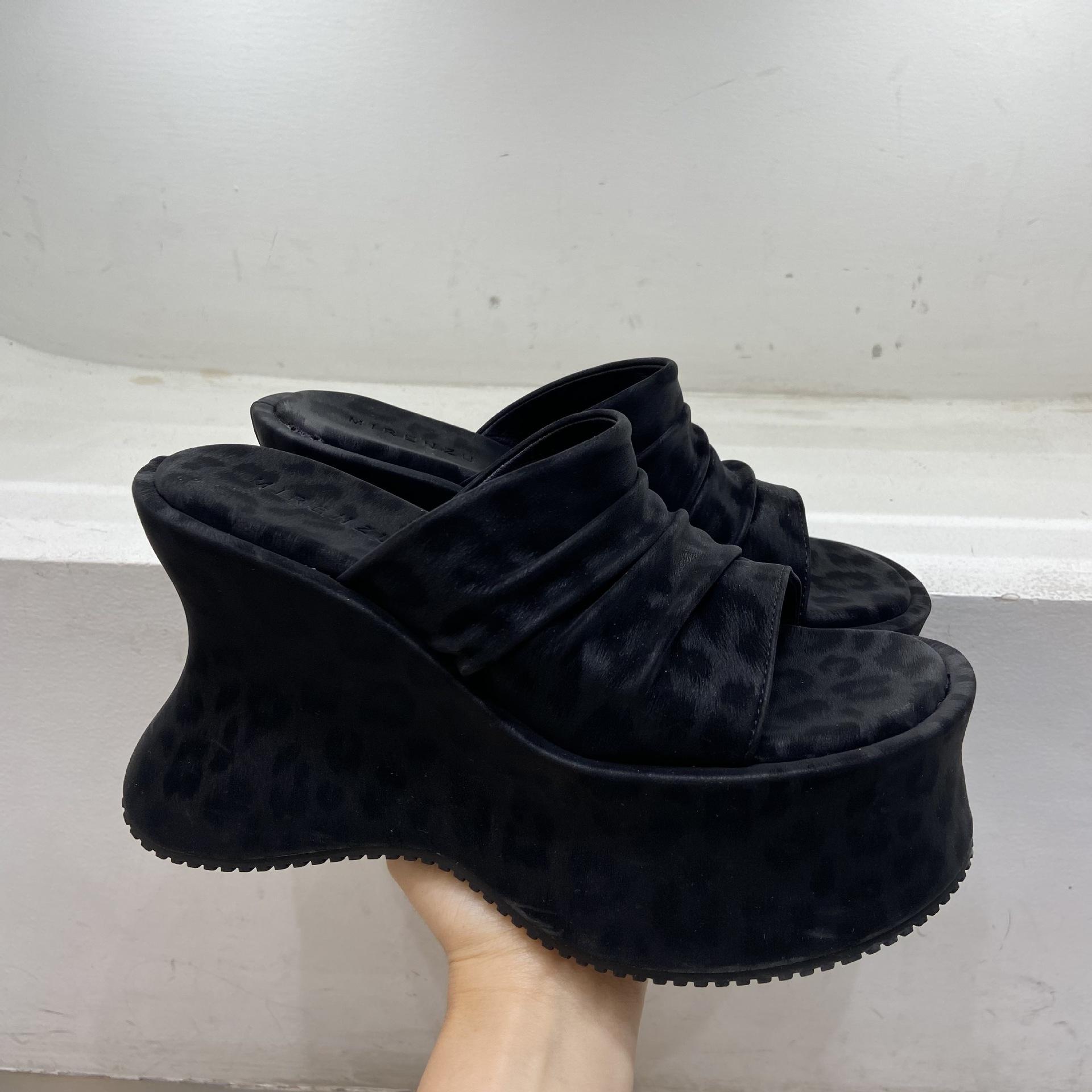 Women`s Folded Leopard Print Platform Slides