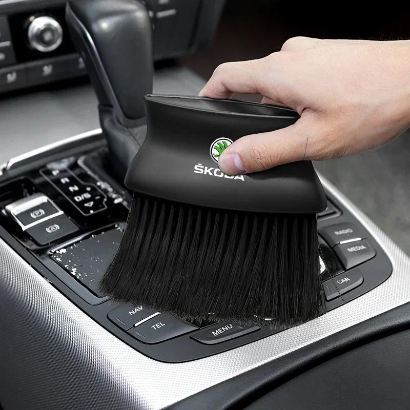 HIAQ2 1PC Car Dedusting Brush Air Outlet Cleaning Brush For Skoda Octavia Fabia Superb Scala Rapid Kodiaq Karoq Kamiq Enyaq Yeti VRS