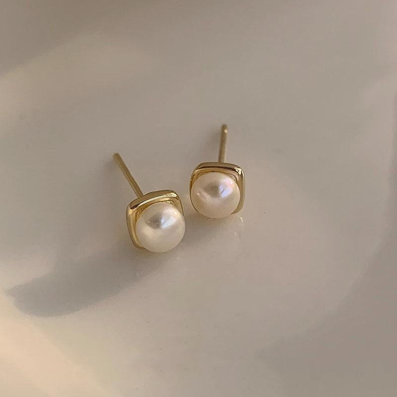 Korean New Simple Exquisite White Imitation Pearl Stud Earrings For Women Girls Minimalist Ear Jewelry Gifts Wholesale