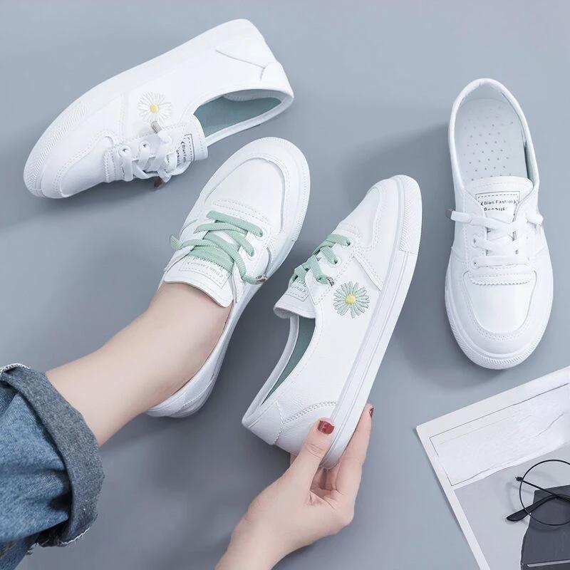 New Women Pu Leather Shoes Lace-Up Non-slip Mother Loafers Soft Leisure Flats Female Driving Casual Footwear White Woman