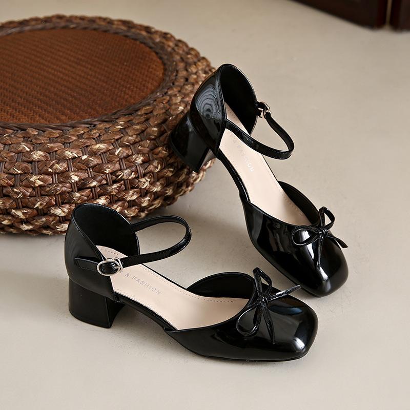 Sandal girl 2025 new pointed thick heel with skirt gentle single shoe fashion low heel bag head fairy style versatile