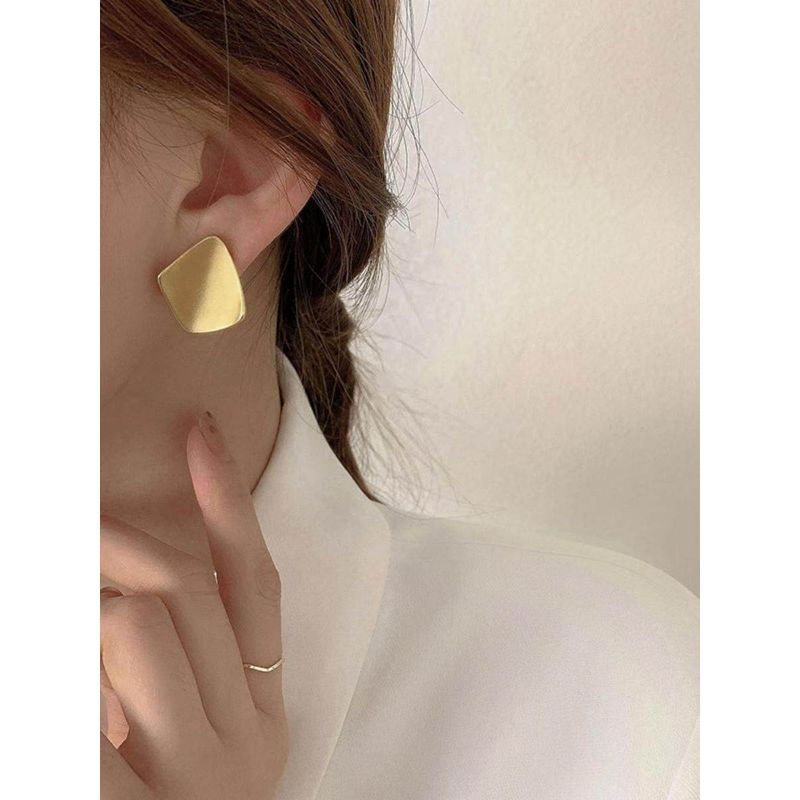 Fashion Retro Metal Geometry Silver Stud Earrings Women's 2023 Earrings Cold Wind Fancy Graceful Earrings