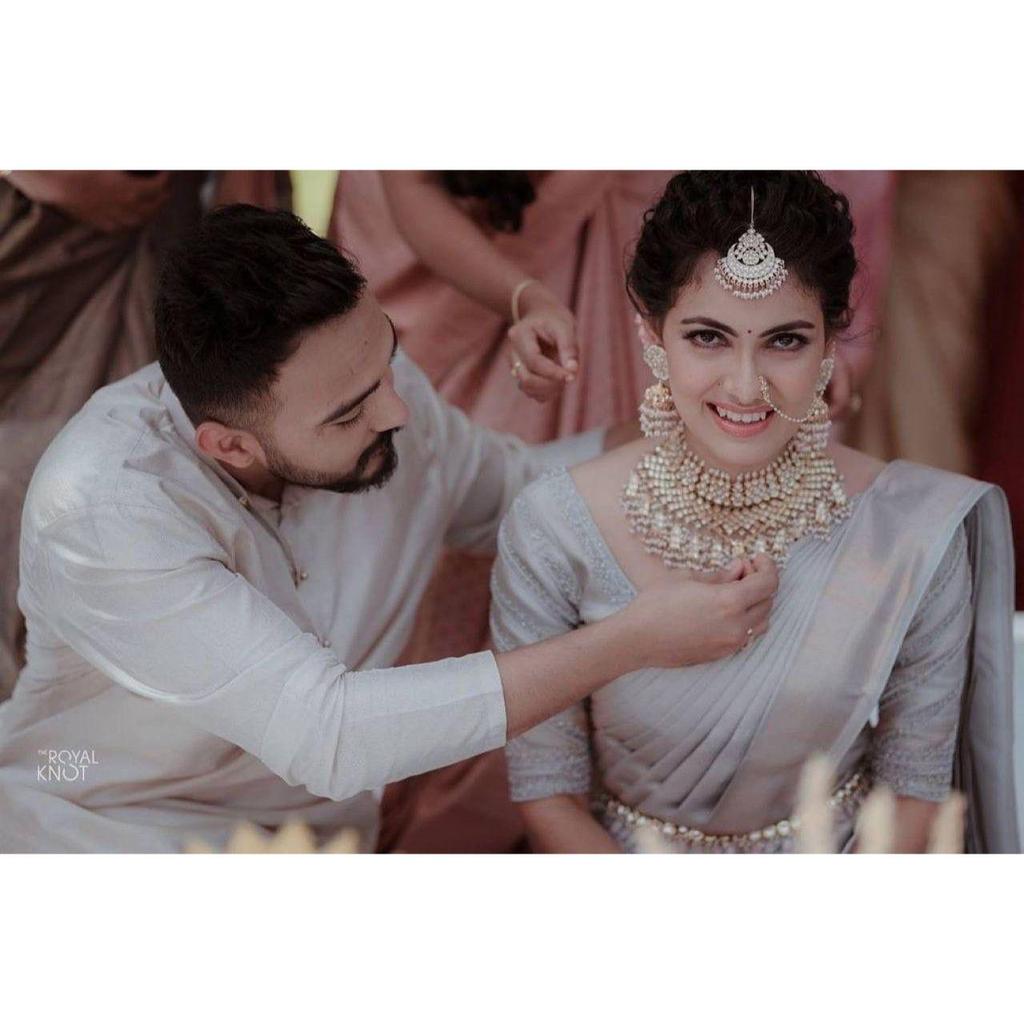 Stylish Wedding Sarre for Women ,Blouse (Need To Be Stitched As Per Size And Fit)