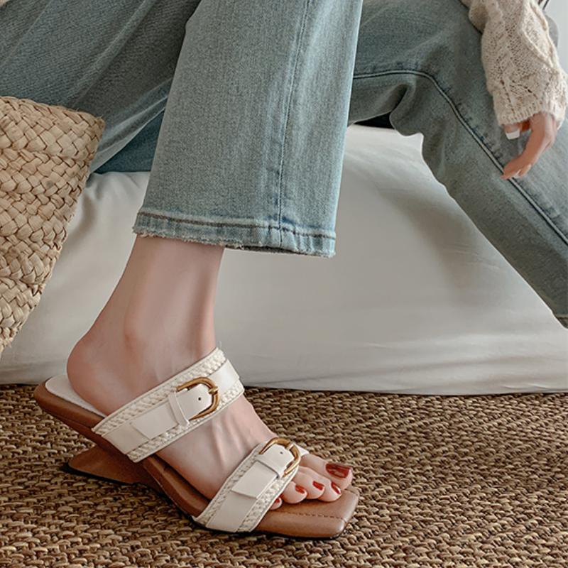 Pantoufles pour femmes Bout carré Talons hauts Sandales Chaussures de soirée 2025 Été Designer Robe Élégantes Chaussures Douces Bout ouvert Tongs Muje