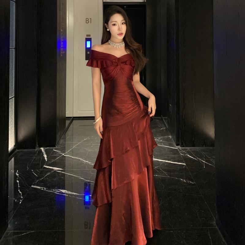 Neues Lucia Manor Französisches Rotes Schulterfreies Luxuriöses Weihnachts-Kleid Jahresversammlungs-Kleid