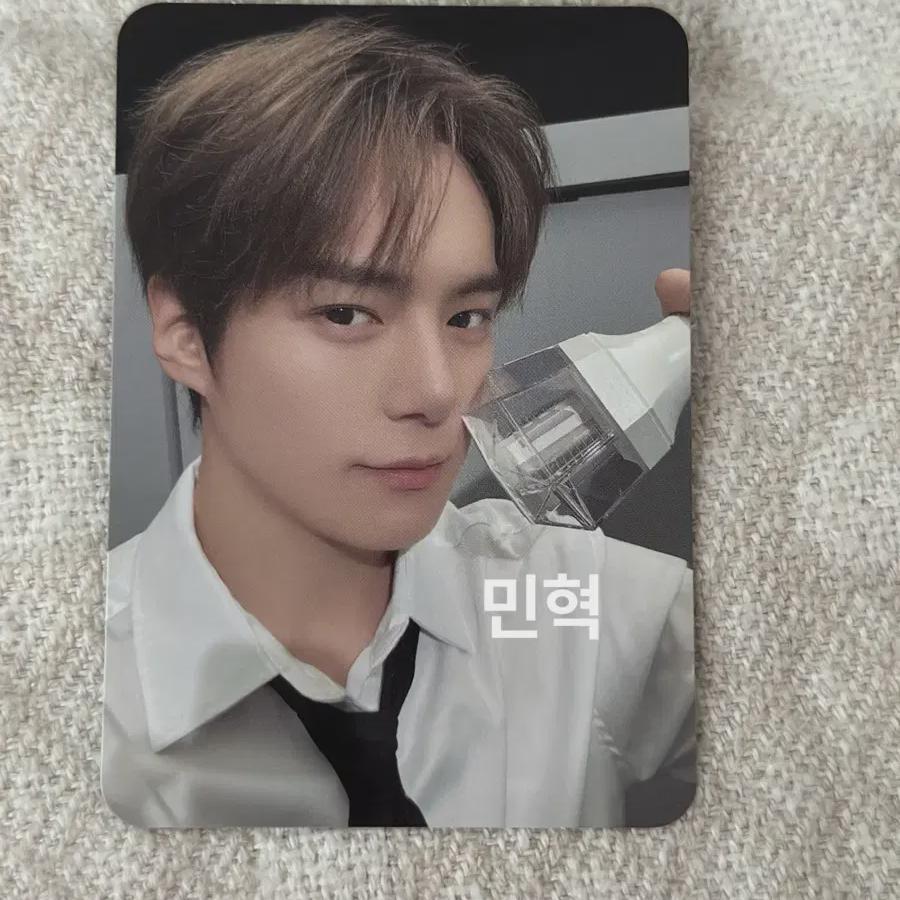 

Monsta X Концерт к 10-летию Только для Monbebe Фотокарточка Минхёка День 1 Событийная фотокарточка