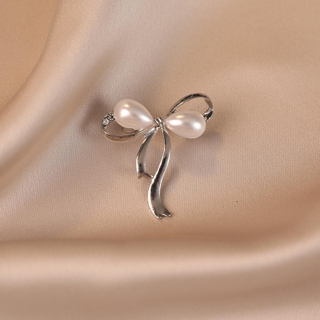 Bow Brooch A Must-have for Women's Neckline Reduction Pin for Fixing Clothes Collar Pin and Anti-glare Buckle