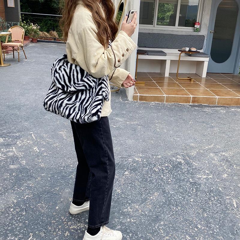 New Bag Winter Retro Large Capacity Canvas Bag Side Backpack for Women Zebra Pattern Plush Shoulder Crossbody Bag