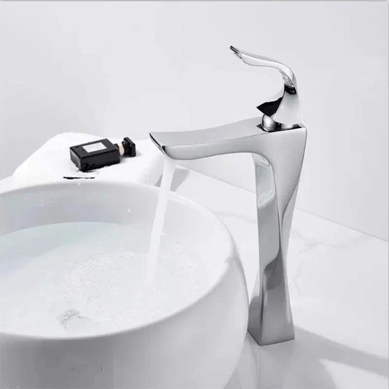 Hot and Cold Water Tap Single Handle Bathroom Faucet Nordic Basin Faucet Golden Chrome Single Hole Water Mixing Tap Deck Mounted