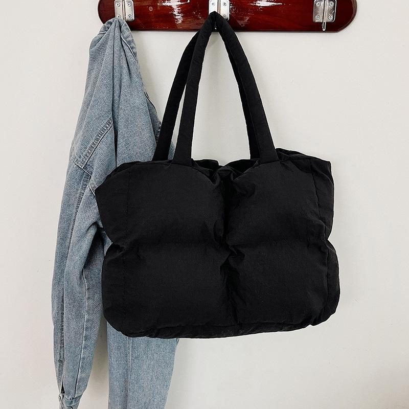 

Women s Large Capacity Commuter Tote Bag: Trendy Autumn/Winter 2025 Simple Single-Shoulder Design чёрный
