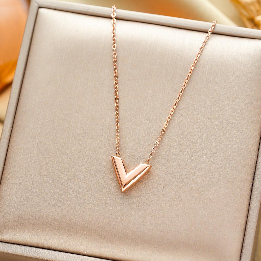 Exquisite 18K Gold-Plated Titanium Steel Necklace - Women's Clavicle Chain Jewelry, Fade-Resistant