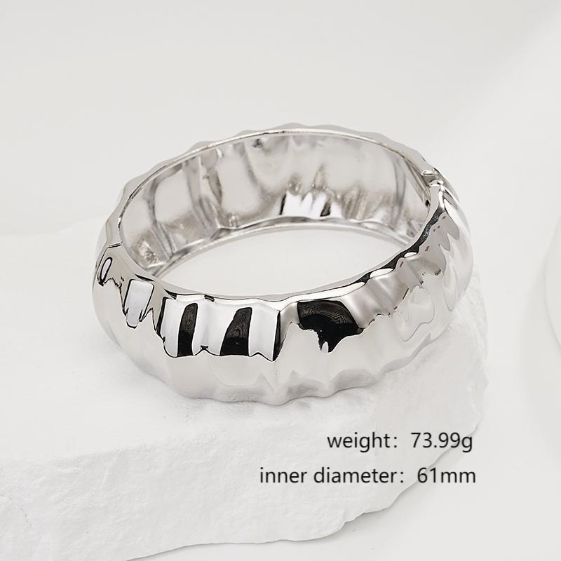 Interlocking Ring Open Bangle - European & American Light Luxury Design for Women