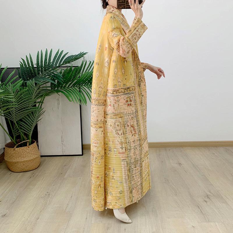 2024 Autumn Women's Arabic Print Pleated Cape Jacket