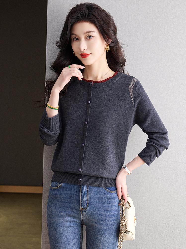 2025 Red Knitwear Round Neck Sweater for Middle-aged Women - Stylish Spring & Autumn Fashion
