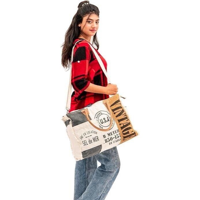 

Большая сумка через плечо из переработанной парусины и большая сумка из воловьей кожи Sel De Mer 10 x 13 x 5 in коричневый