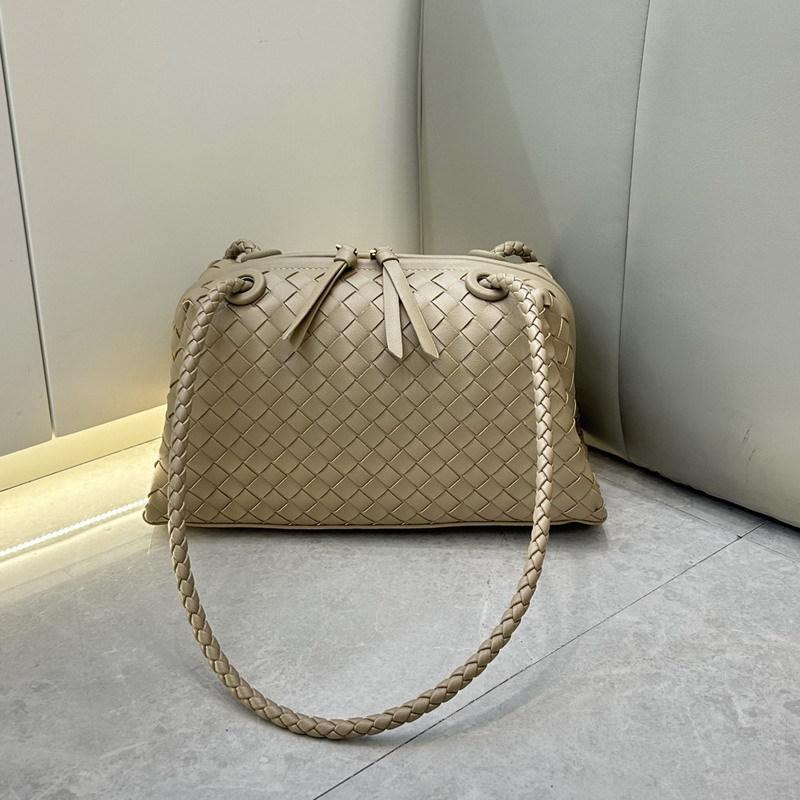 New leather hand-woven bag, high-end handbag, pillow bag, small square bag, shoulder messenger bag, women's bag.