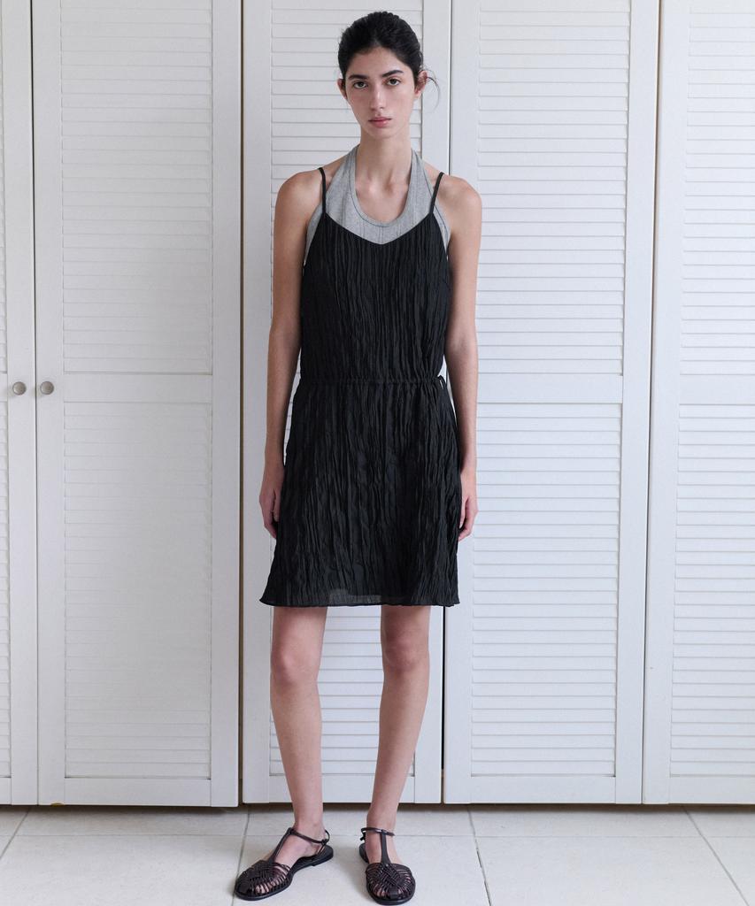 ANDNEEDS Bowen Pleats Dress (Black)