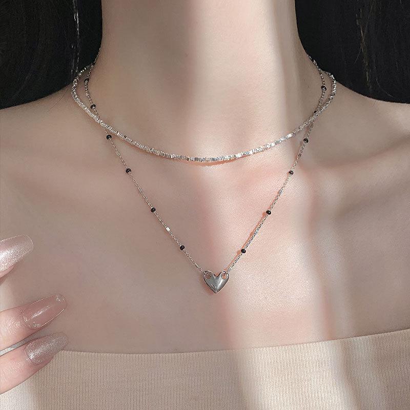 Black Adhesive Bead Love Necklace with Layered Atmosphere, Collarbone Chain, Heart-shaped Neck Chain, Female