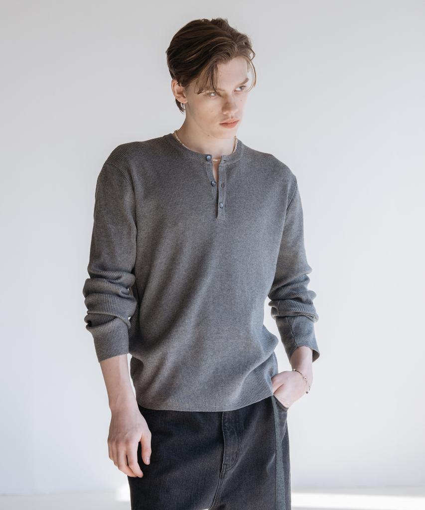 Dekkoloso Veil Henley Neck Knit [Gray]