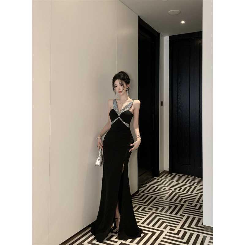 

High-End Elegant Deep V Slit Embroidered Banquet Gown Medium чёрный
