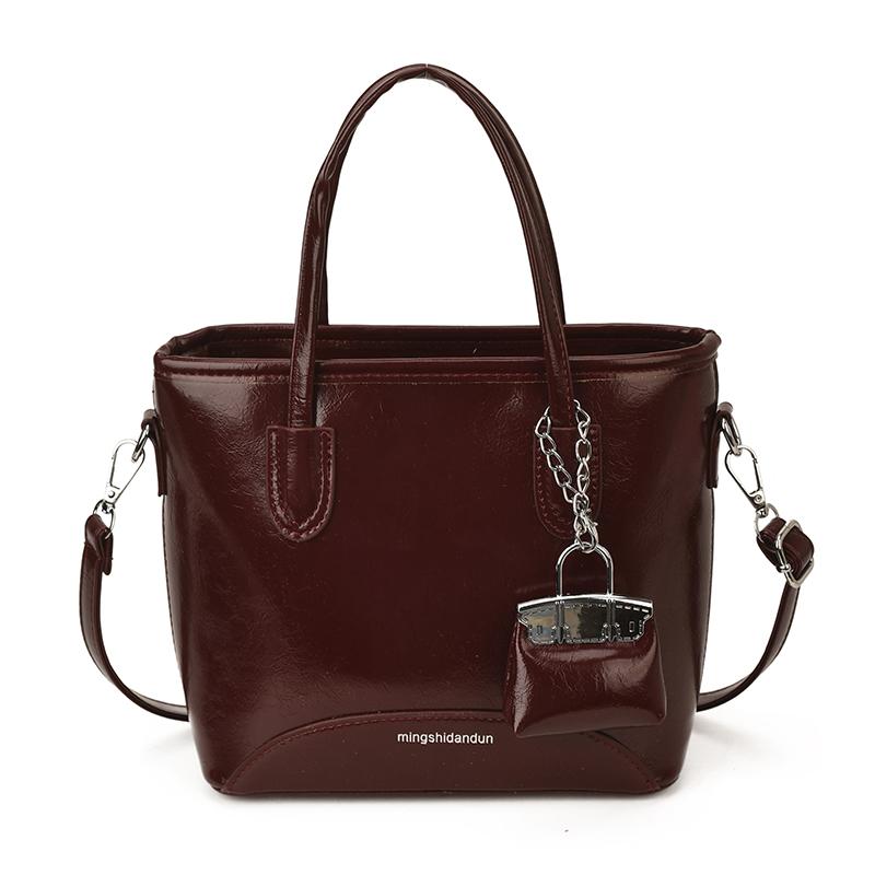 

Vintage Oil Wax Leather Tote Bag 2026 New Bucket Bag Women s Versatile Shoulder Crossbody Bag High-Quality Handbag Crossbody Bag