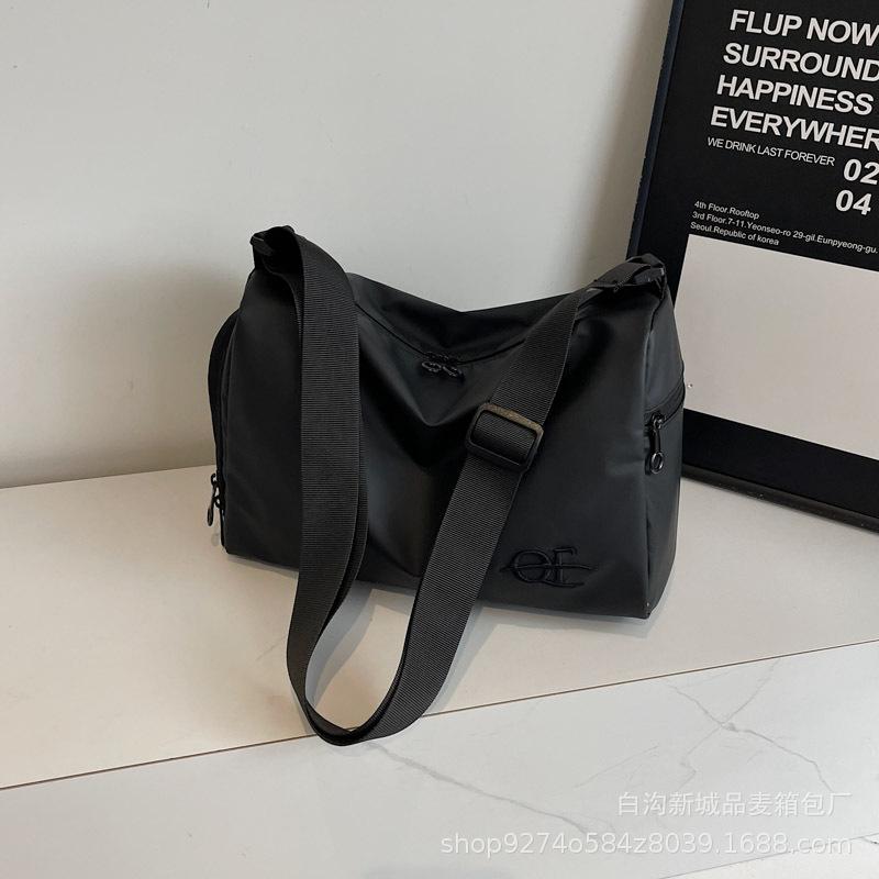 

Manufacturer s large-capacity commuter small bag women s 2025 new casual versatile underarm bag LOGO messenger square bag чёрный