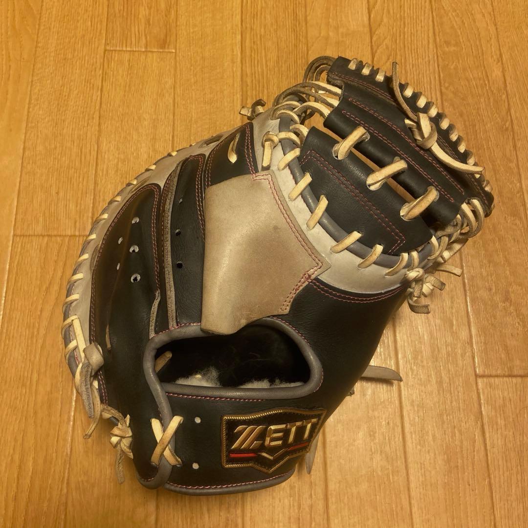 Used Z softball catcher s mitt