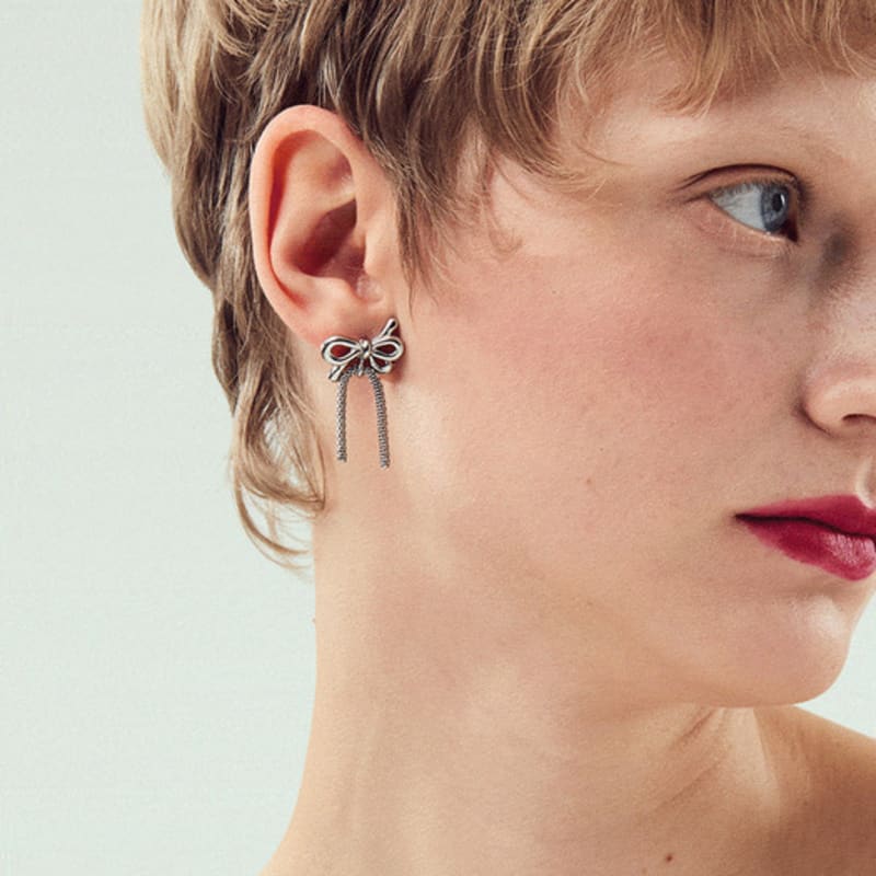 FEVERISH Tied Motion Mini Earrings
