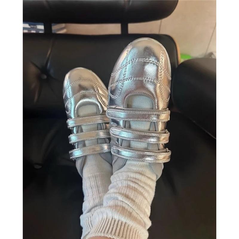 Women Retro White Sneakers Hook and Loop Round Toe Casual Flats