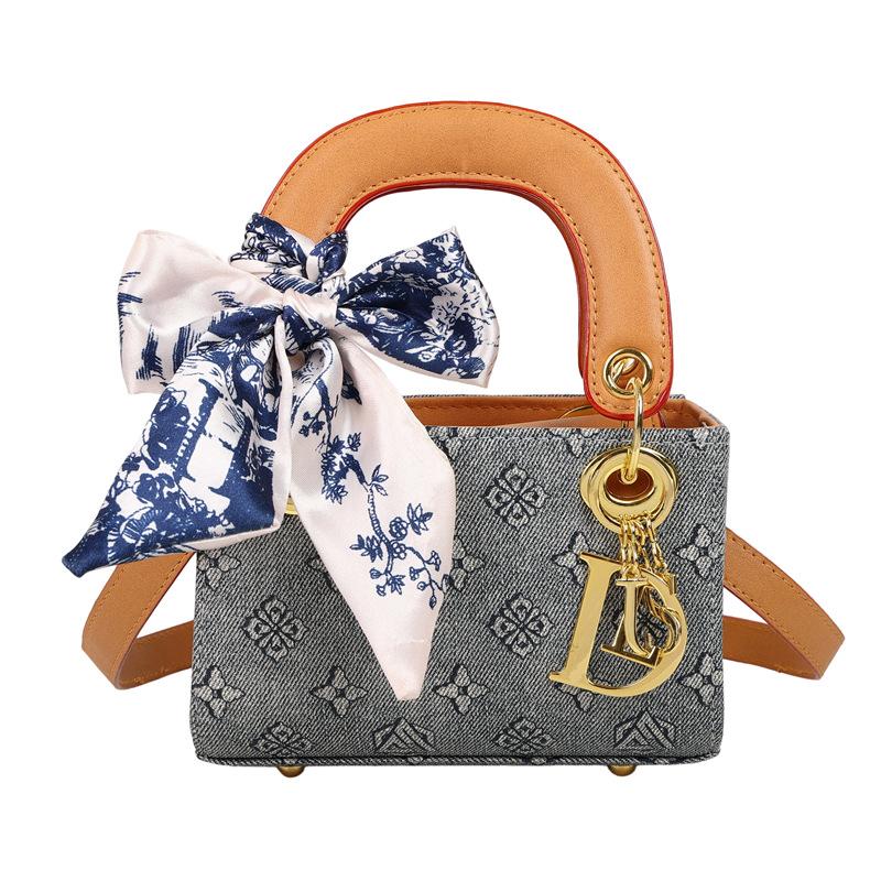 Women's bag high-end light luxury Princess Diana bag 2025 new shoulder messenger bag texture versatile temperament printed handbag