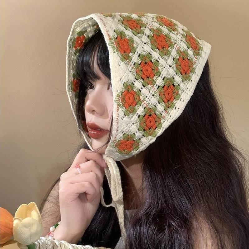 Women's French Retro Knit Hollow Headscarf: Summer Triangular Pastoral Style for Beach Sun Protection