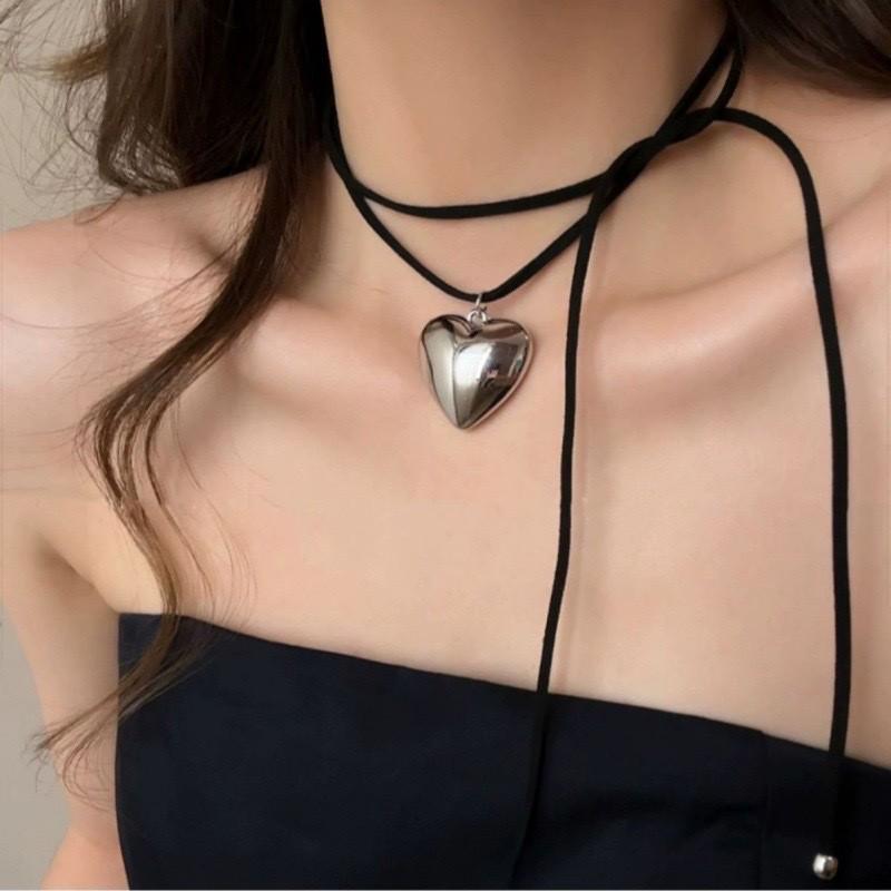 Lolita Camellia Choker Necklace for Women - Dark Clavicle Chain, Maid Style Neckband Collar