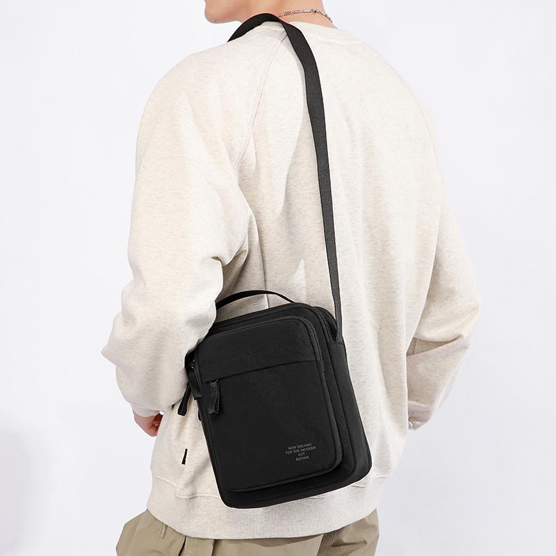 Men's Casual Lightweight Multi-layer Color Simple Outder Bag Women's Versatile Commuting Crossbody Bag