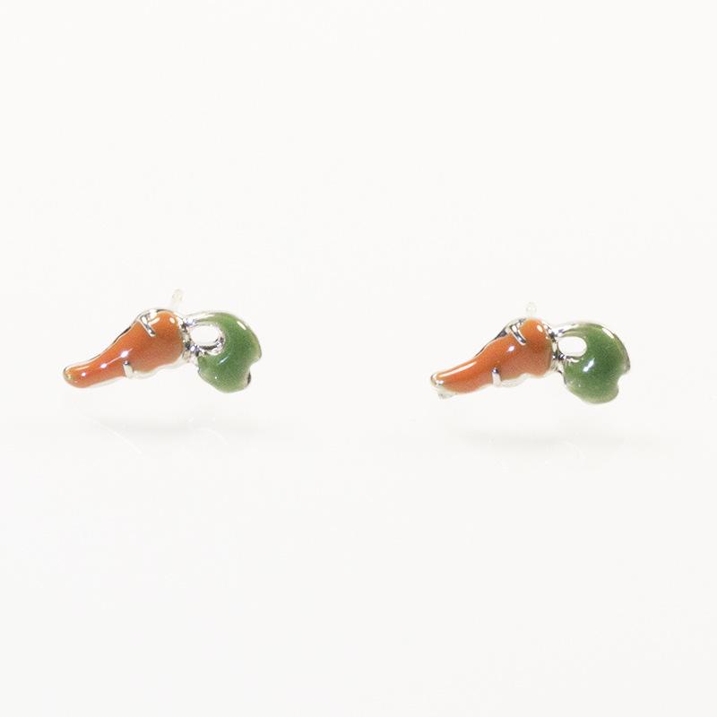 

Silver needle cute cartoon carrot stud earrings temperament simple small exquisite earrings girl heart срібний