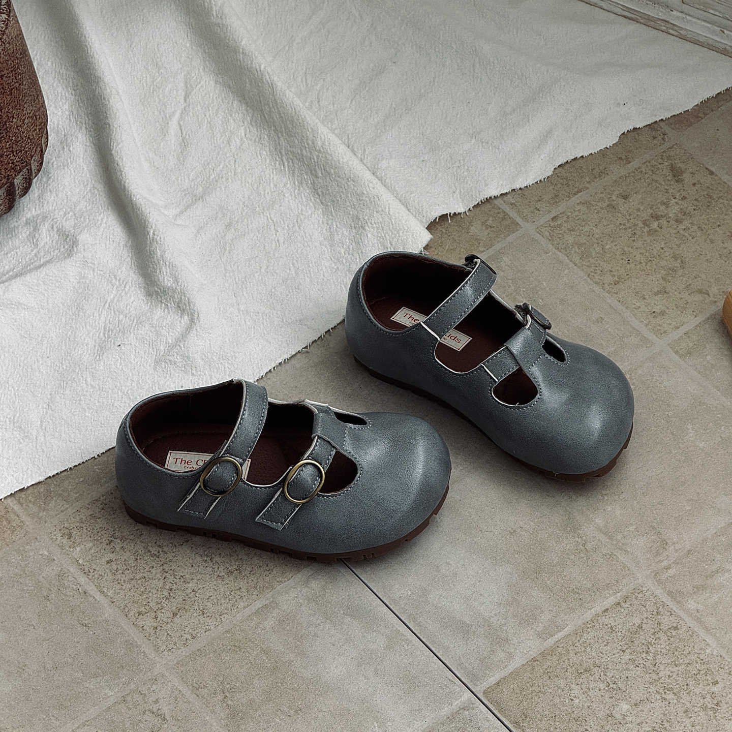 

XSHX retro Mary Jane wide show toe princess shoes autumn new girls Velcro rubber sole medium antique oily leather 18