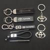 Metall Läder Nyckelring Bilnyckelring För Toyota TRD Yaris Rav4 CHR Yaris Prius Avensis Corolla Camry Highlander Hilux Land Cruiser