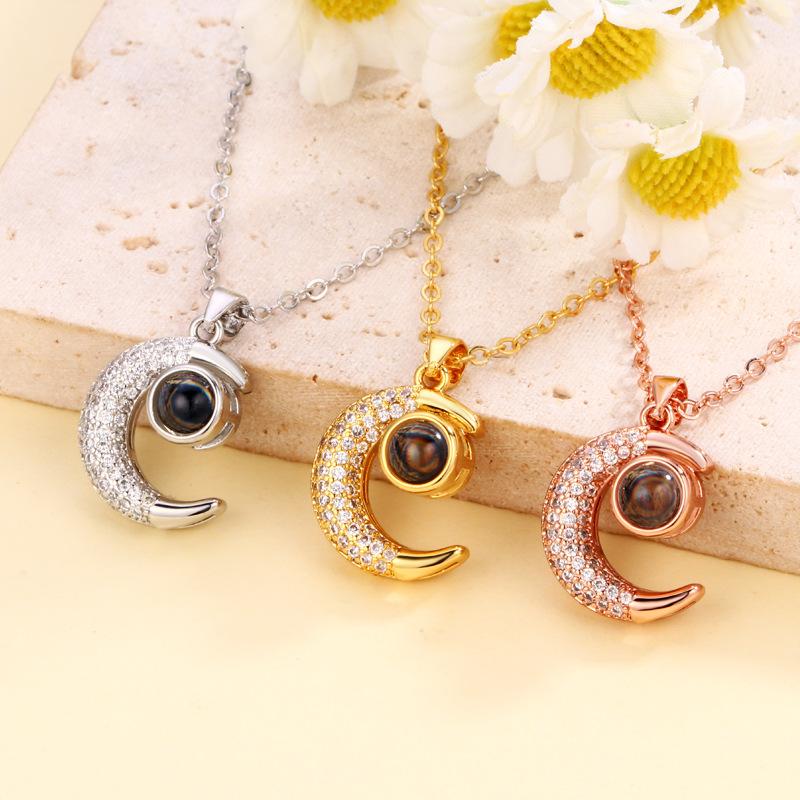 This Moon Projection Necklace Can Be Worn On The Collarbone And Is Suitable For Women'S Daily Wear.