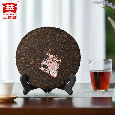 Puer 7672 * 2015 Menghai Dayi TAETEA Pu'er Shu Pu-erh Teekuchen reif 357g - 1501