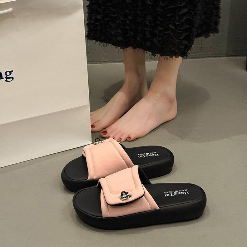 Stepping on shit-feeling thick-soled slippers for women's summer wear 2025 new non-stinky foot drag seaside beach home sandals