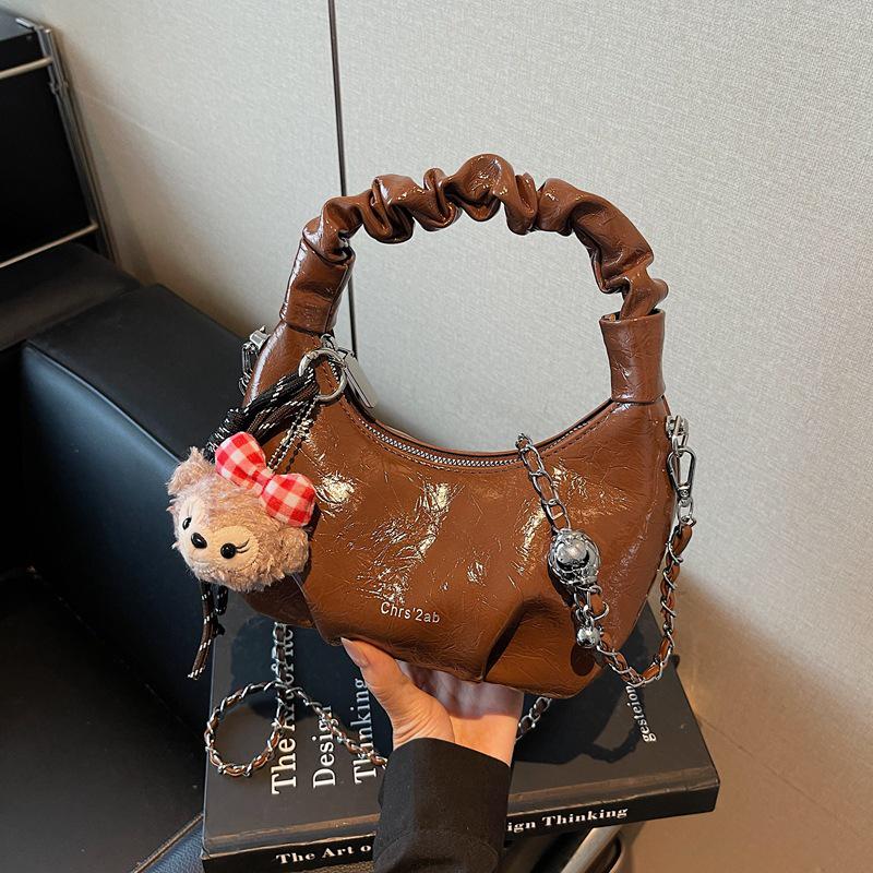 Women's Versatile Pleated Crossbody Handbag - Stylish Chain Shoulder Bag for a Chic Look.